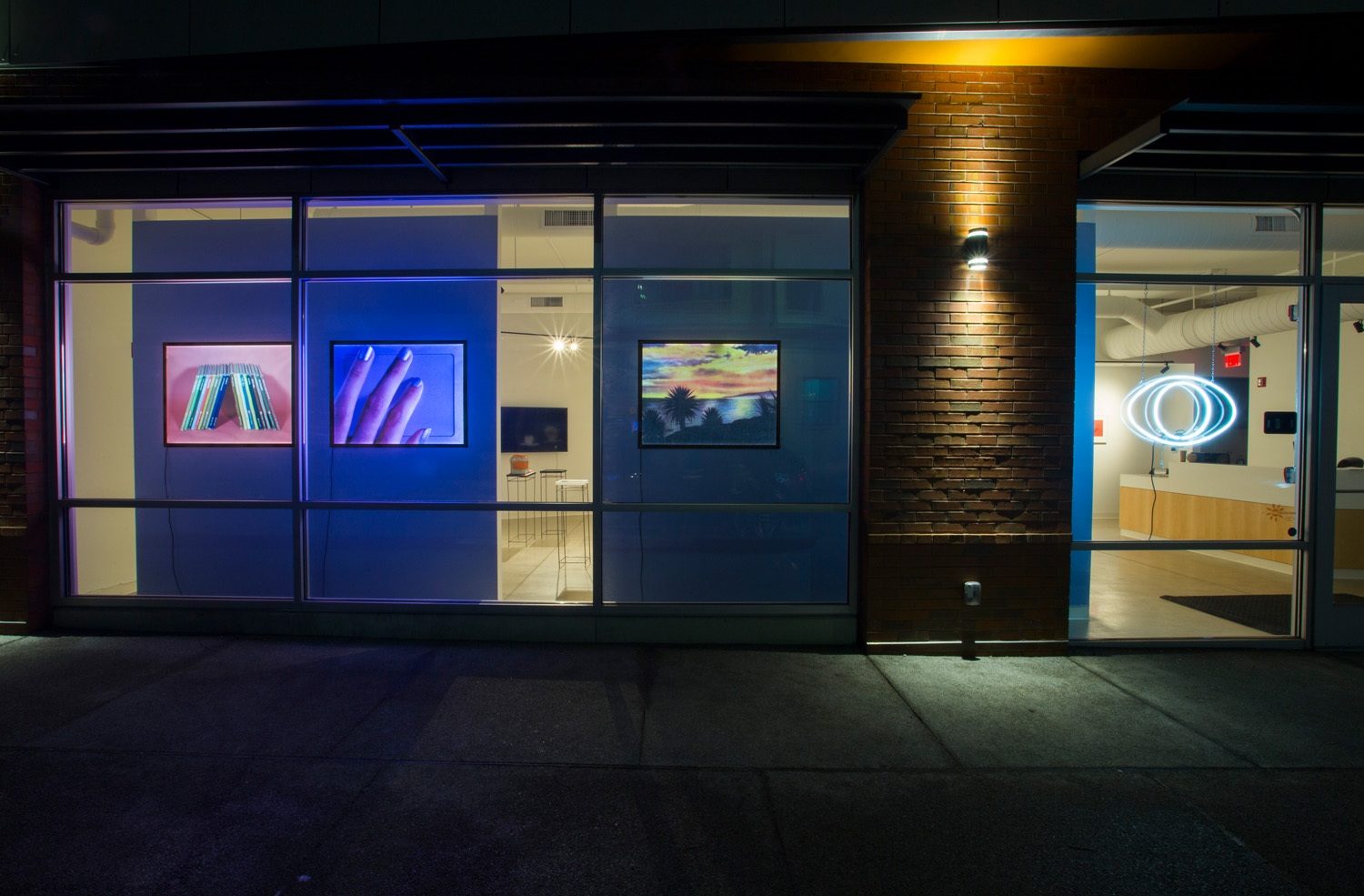 Exhib Install Whenitrains00